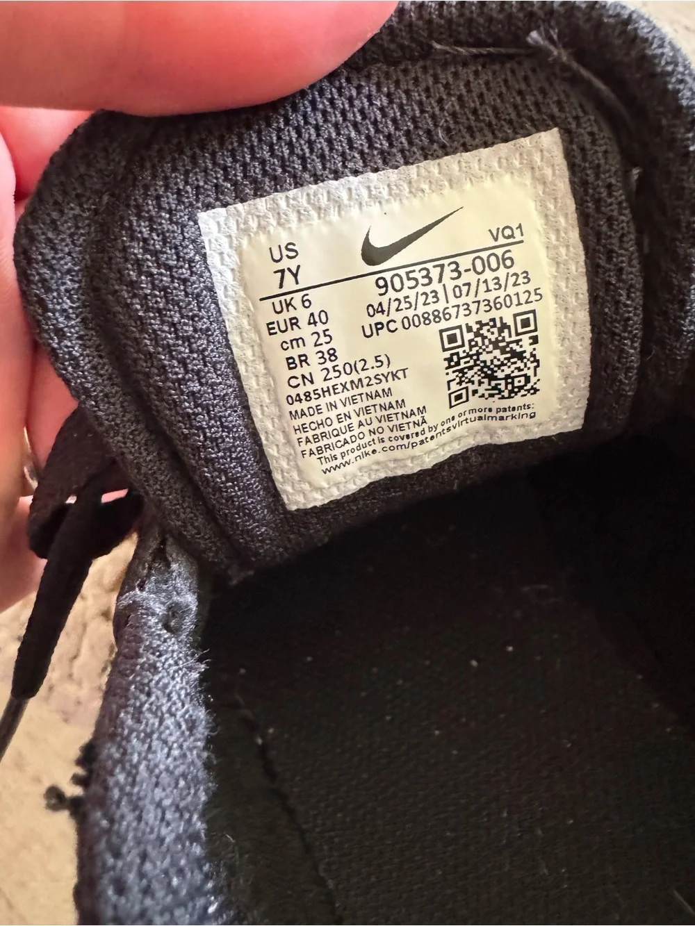Nike Youth 7Y Black Low-Top Sneakers with Black Laces